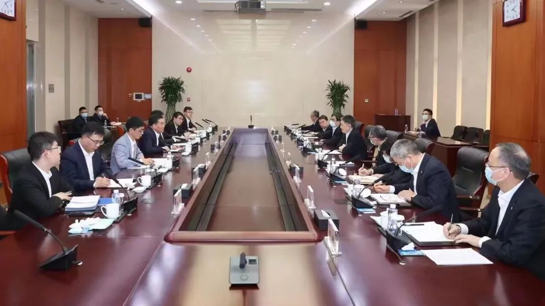 张传卫与中国华能集团有限公司党组书记、董事长温枢刚举行会谈