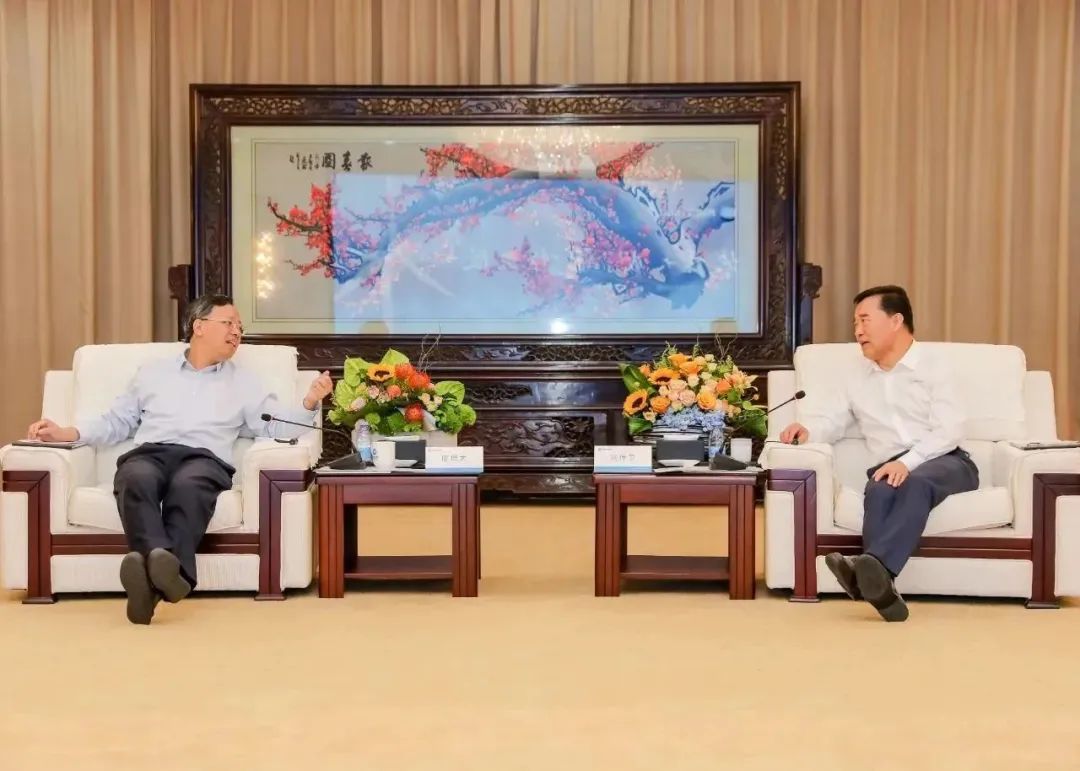 张传卫与万华化学董事长廖增太座谈